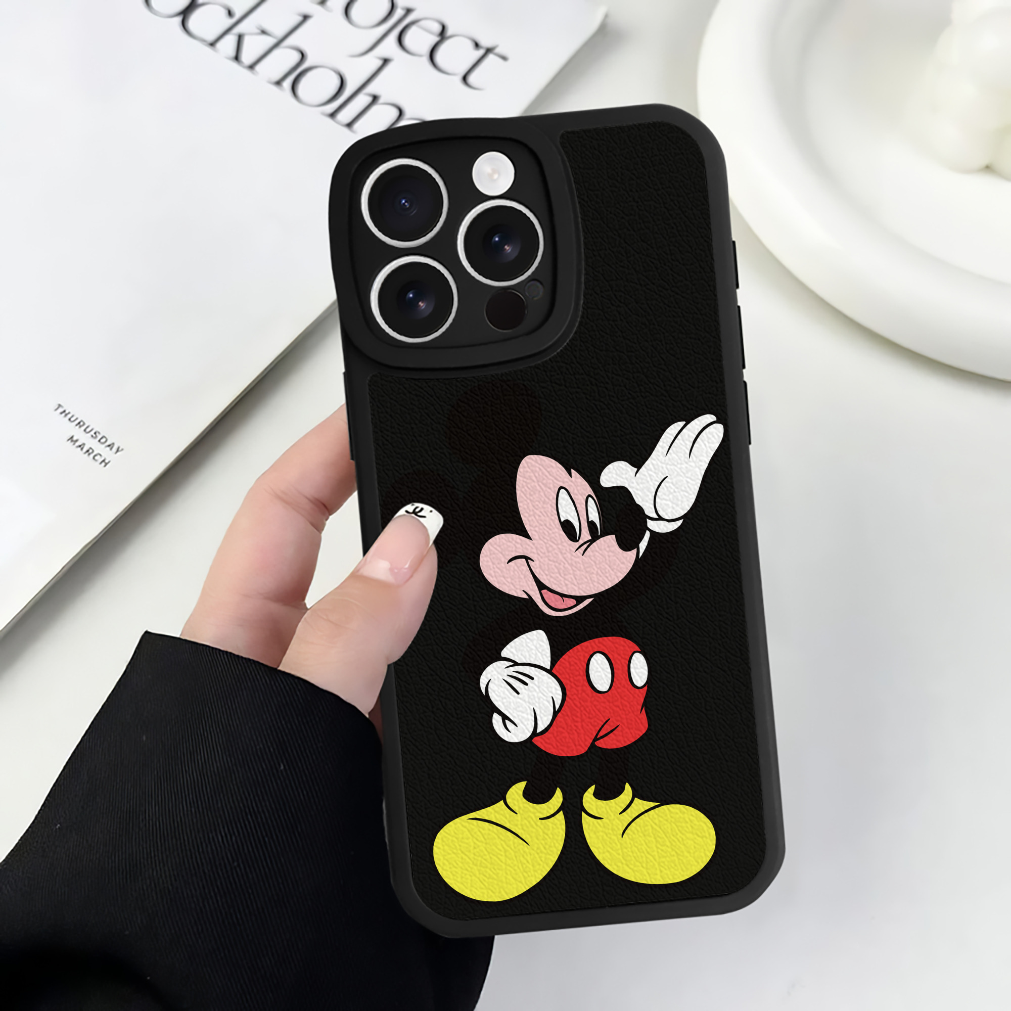 （画像用） ミッキーマウス Mickey Mouse 【iPhone 16シリーズ対応】シリコンスマホケース（レザー調） 材質：シリコン